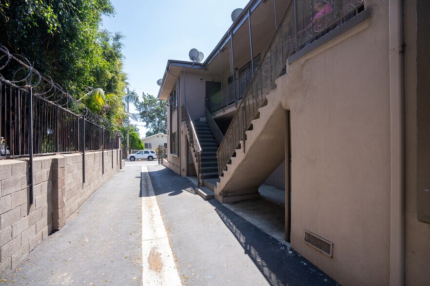 More Photos Of 1433 E 61st St, Los Angeles Apartments For Sale