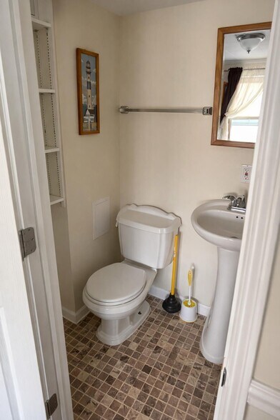 More Photos Of 10 Bruen Ct, Rensselaer Hospitality For Sale