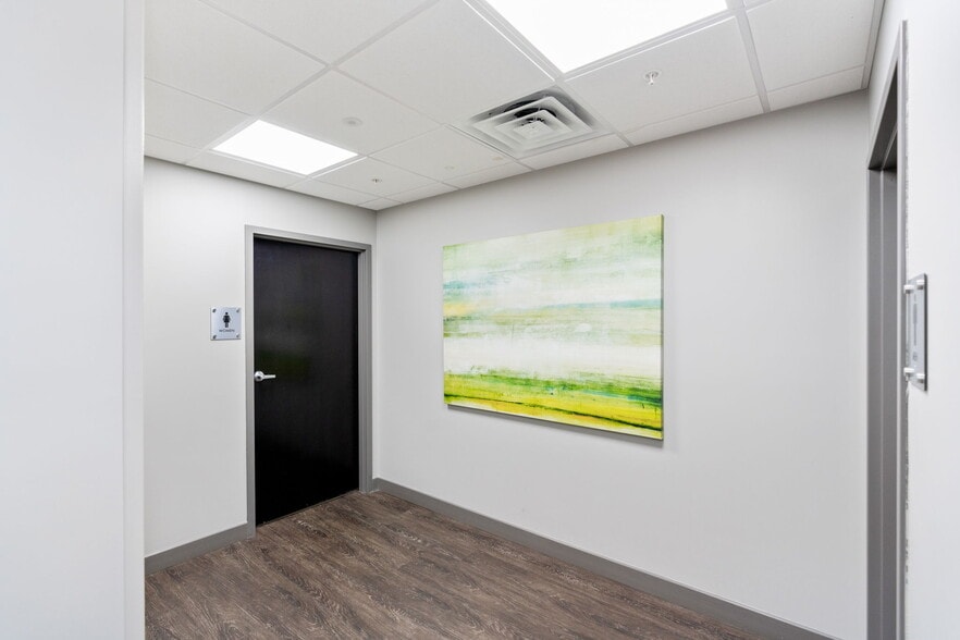 More Photos Of 3312 Gilmore Industrial Blvd, Louisville Warehouse For Lease