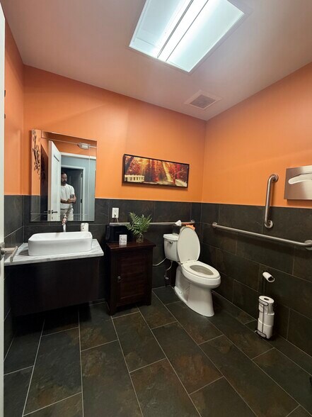 More Photos Of 644-658 Godwin Ave, Midland Park Storefront Retail Office For Lease