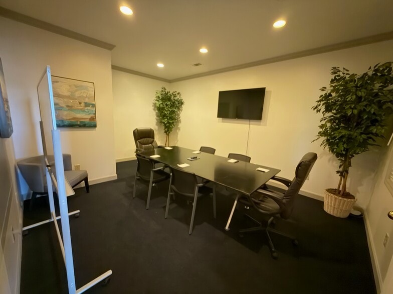 More Photos Of 9 W Broad St, Newnan Medical For Lease