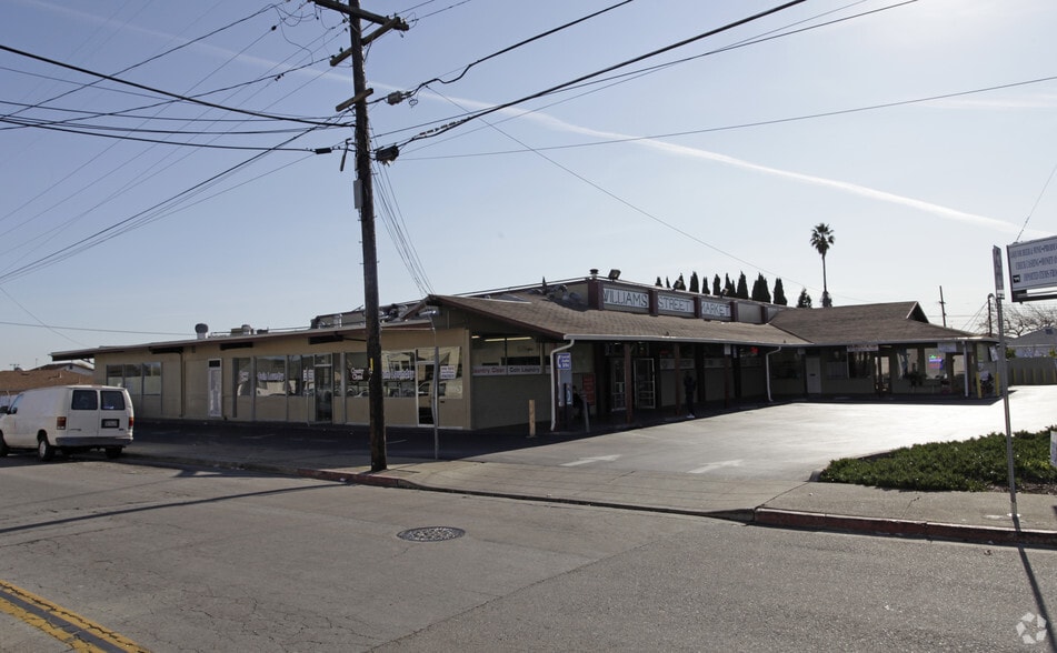 More Photos Of 1861 Orchard Ave, San Leandro Supermarket For Lease