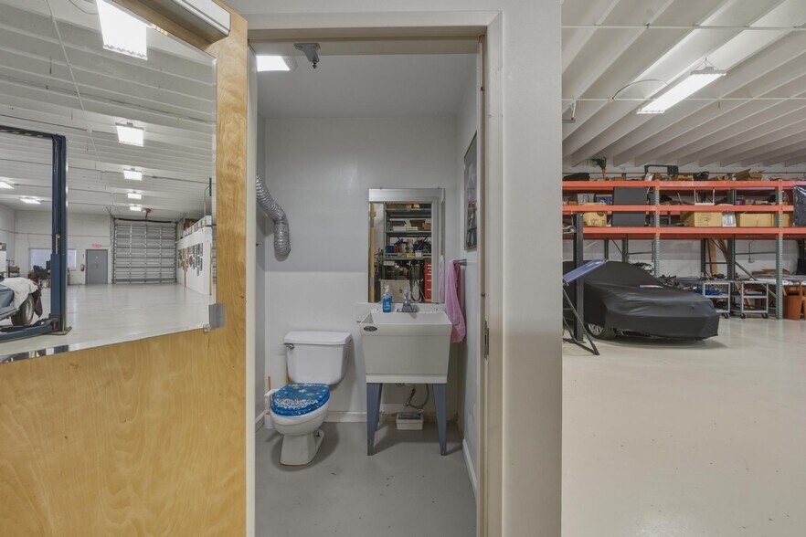 More Photos Of 1210 NE 8th Ave, Fort Lauderdale Warehouse For Sale