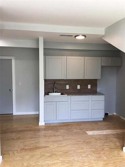 More Photos Of 7714-7718 S Broadway, Saint Louis Coworking Space