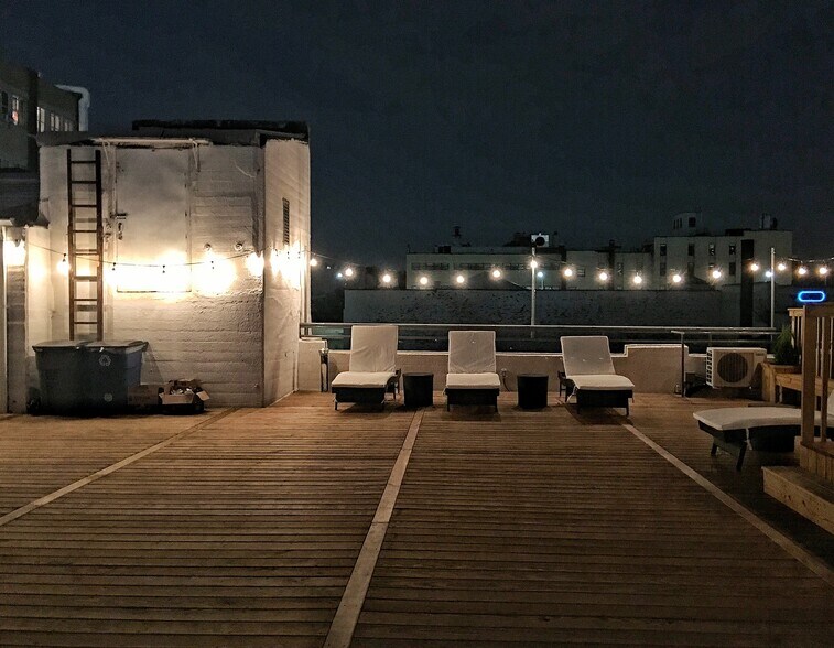 More Photos Of 36 Waverly Ave, Brooklyn Showroom For Lease