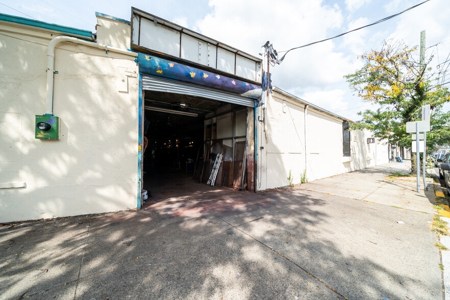 More Photos Of 1 Ocean Ave, Jersey City Storefront For Lease