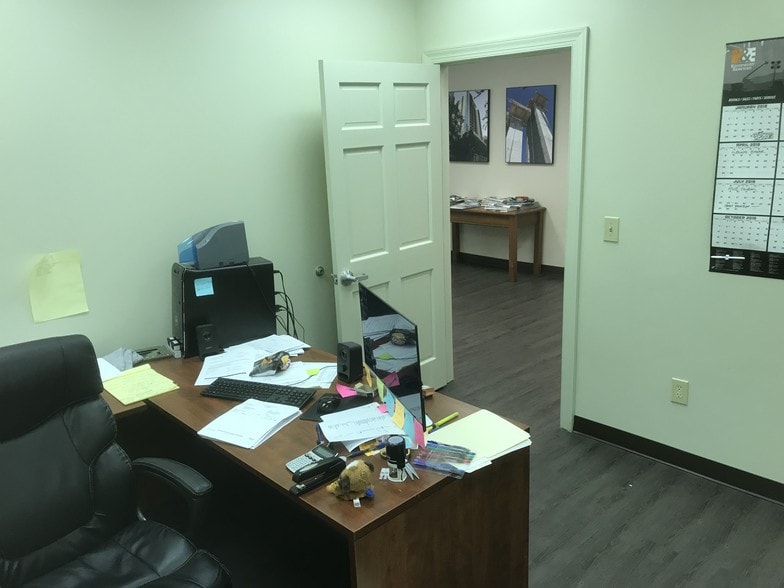 More Photos Of 876 Montreal Rd, Clarkston Warehouse For Lease