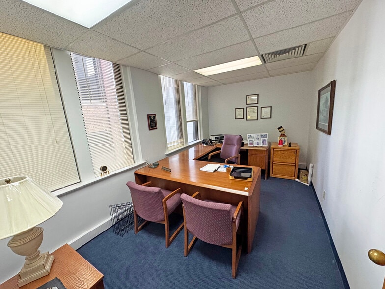 More Photos Of 229 W Berry St, Fort Wayne Office For Lease