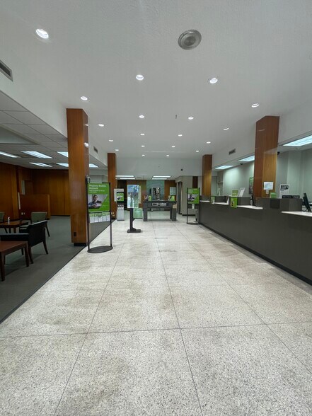 More Photos Of 124 N Main St, Springhill Office For Sale