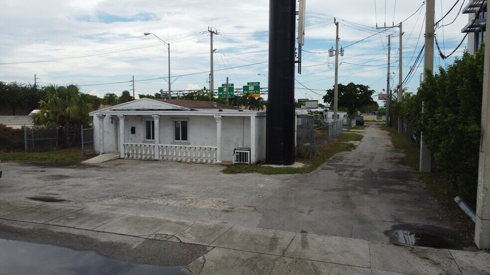 More Photos Of 640 NW 129th St, North Miami Office For Lease