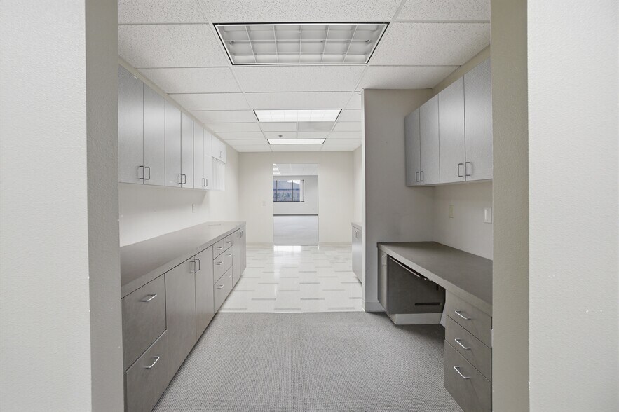 More Photos Of 680 Hawthorne Ave SE, Salem Office For Sale