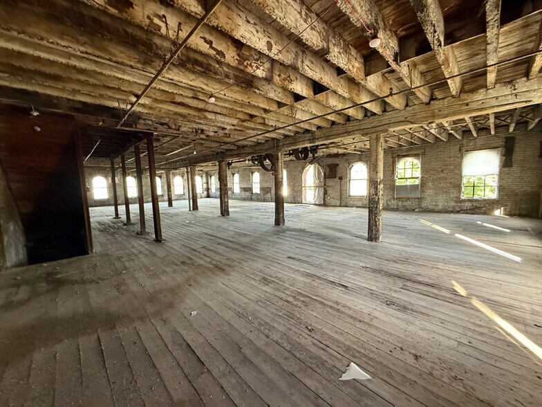 More Photos Of 285 Second St, Troy Warehouse For Sale