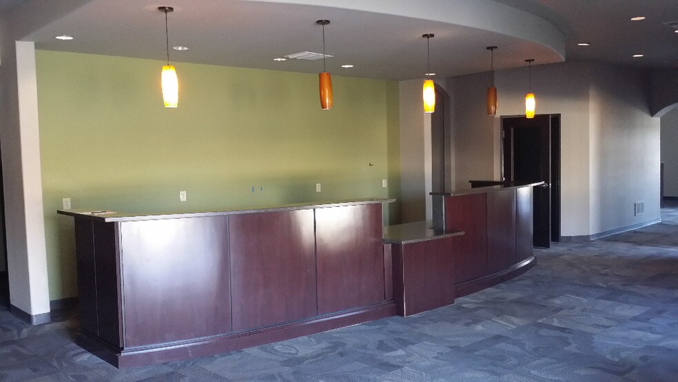More Photos Of 930 W Main St, Lewisville Medical For Lease
