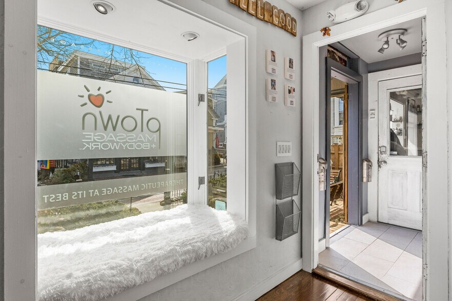 More Photos Of 182 Commercial St, Provincetown Storefront For Sale