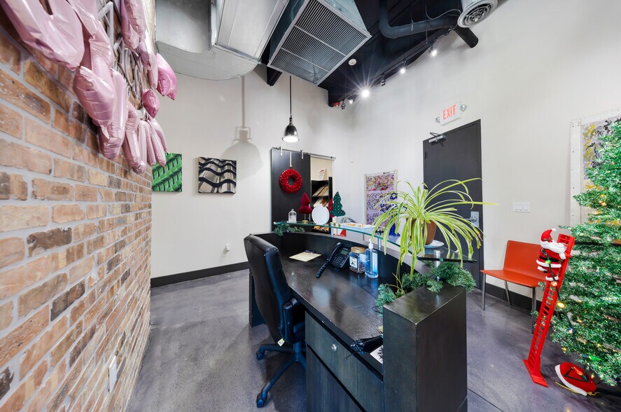 More Photos Of 17225 S Dixie Hwy, Palmetto Bay Storefront Retail Office For Lease