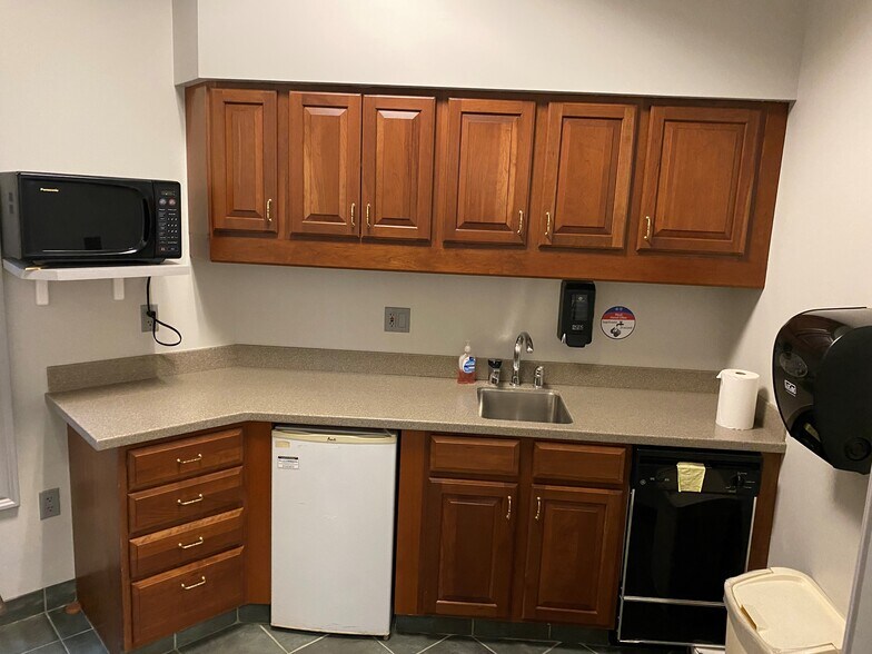 More Photos Of 151 Central Ave, Holland Office For Lease