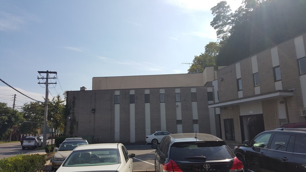 More Photos Of 319-321 E Shore Rd, Great Neck Research And Development For Lease