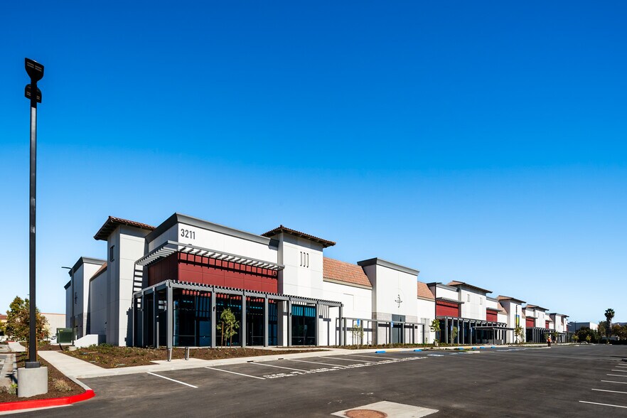 More Photos Of 3211 Mission Oaks Blvd, Camarillo Warehouse For Lease