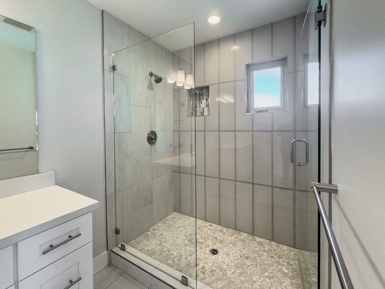 More Photos Of 1420 Pacific Beach Dr, San Diego Apartments For Sale