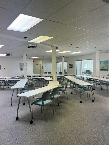 More Photos Of 7951 Pittsburg Ave NW, Canton Office For Sale