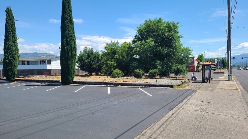 More Photos Of 1015 S Riverside Ave, Medford Land For Sale