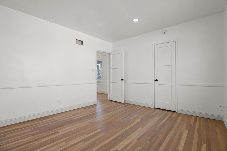 More Photos Of 4409 Victoria Park Dr, Los Angeles Apartments For Sale