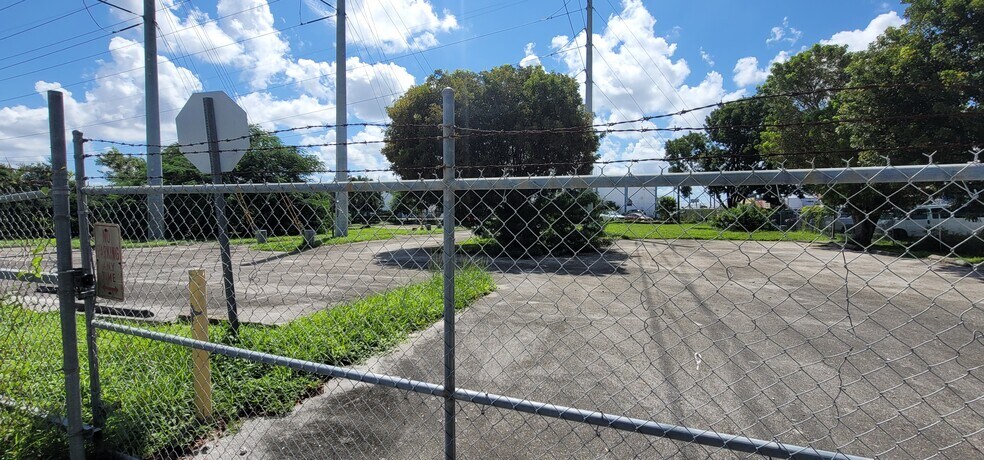 More Photos Of 7565 W 20th Ave, Hialeah Service For Sale