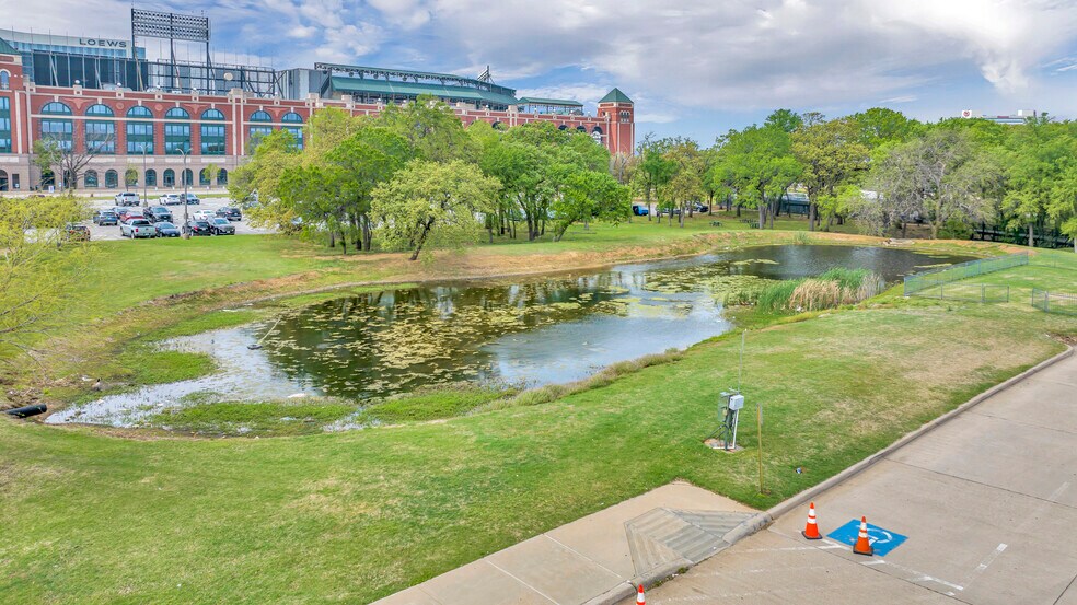 More Photos Of 1905 E Randol Mill Rd, Arlington Office Residential For Lease