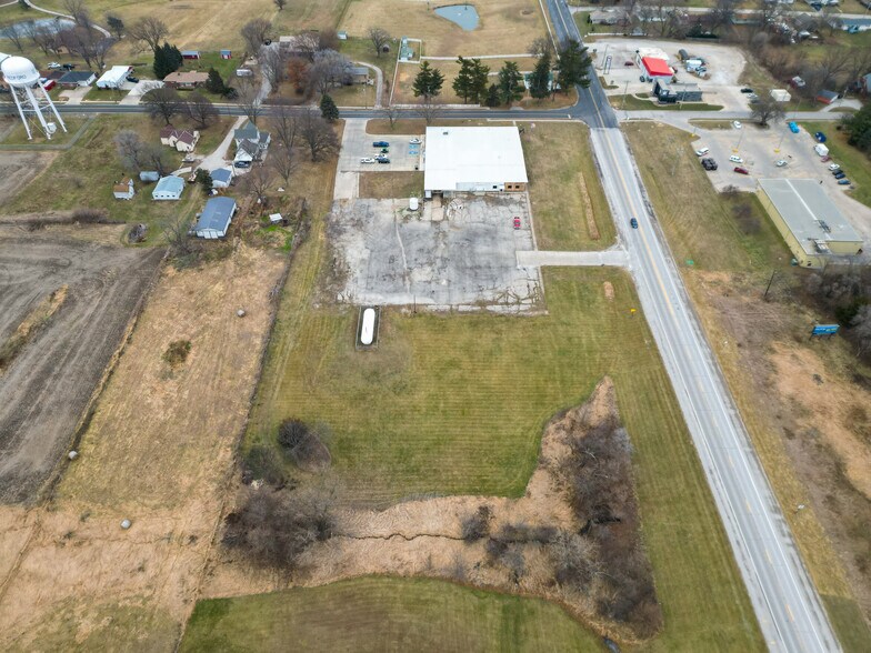 More Photos Of 1700 Bent St, Bedford Storefront For Sale