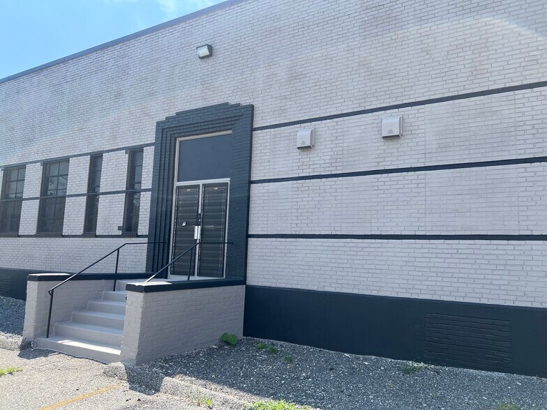 More Photos Of 2810 W Saratoga St, Baltimore Warehouse For Sale