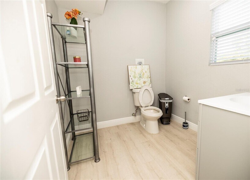 More Photos Of 733 W Colonial Dr, Orlando Office Residential For Sale