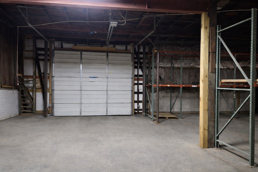 More Photos Of 432 N Royal St, Jackson Warehouse For Lease