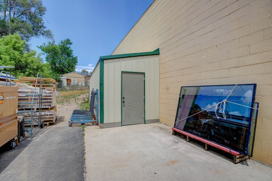 More Photos Of 5985 Lamar St, Arvada Warehouse For Lease