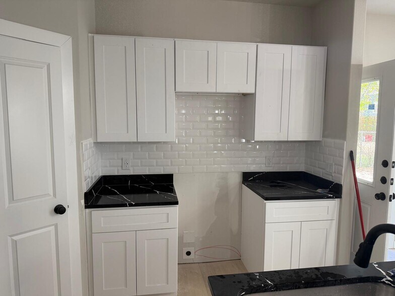 More Photos Of 525 Dakota St, San Antonio Multifamily For Sale