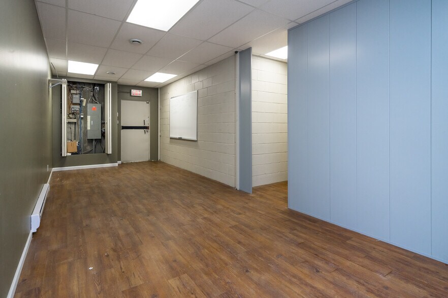 More Photos Of 13761 116 Ave, Surrey Flex For Lease