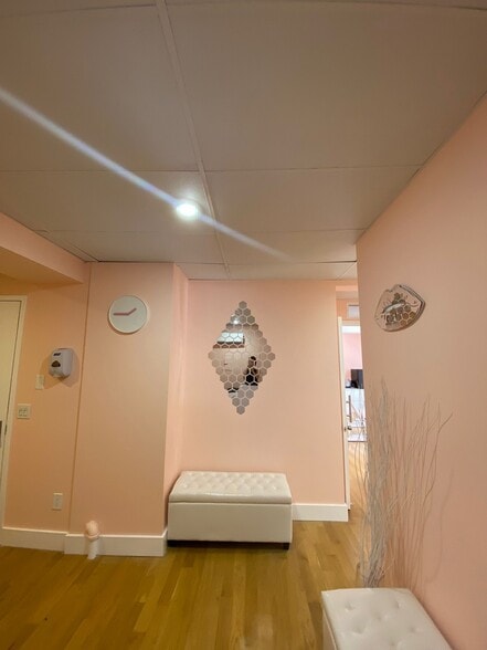 More Photos Of 1220-1224 Lexington Ave, New York Apartments For Lease