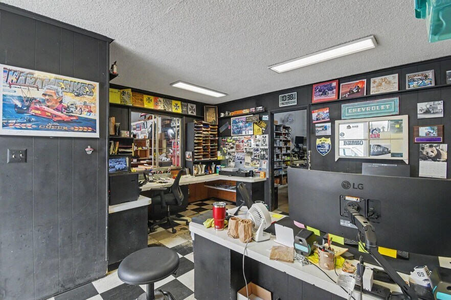 More Photos Of 1235-1239 Cushman Ave, San Diego Service For Sale