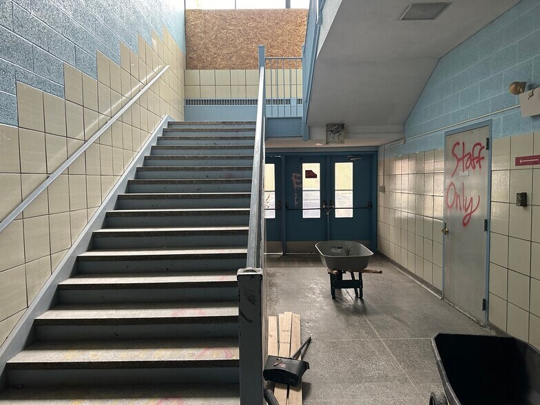 More Photos Of 1123 N Sherman St, Bay City Schools For Lease