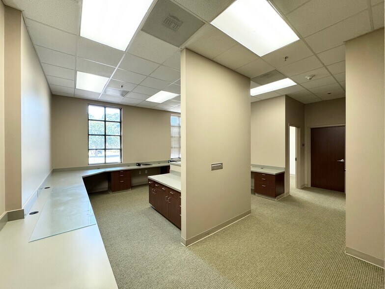 More Photos Of 200 Renaissance Way, Crockett Medical For Sale