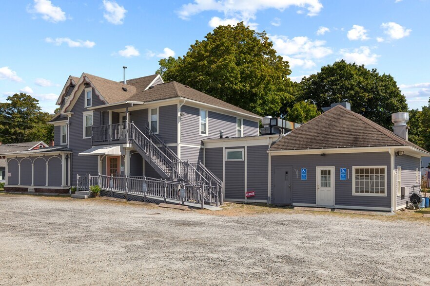 More Photos Of 78 Main St, Centerbrook Restaurant For Lease