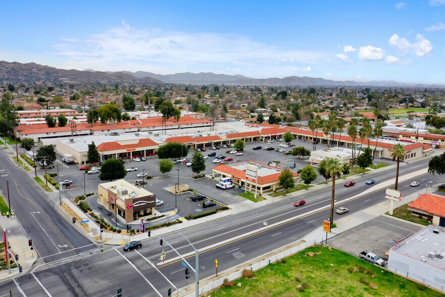 More Photos Of 1995-2095 E Florida Ave, Hemet Storefront For Sale