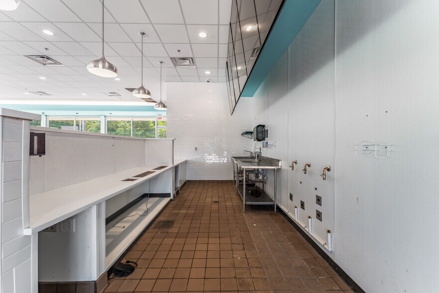 More Photos Of 4280 W Martin Luther King Blvd, Fayetteville Restaurant For Sale