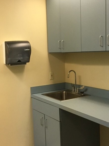 More Photos Of 9506 Hospital Ave, Nassawadox Medical For Sale