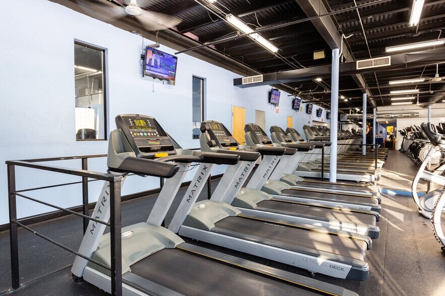 More Photos Of 38 Swampscott Rd, Salem Self Storage For Lease