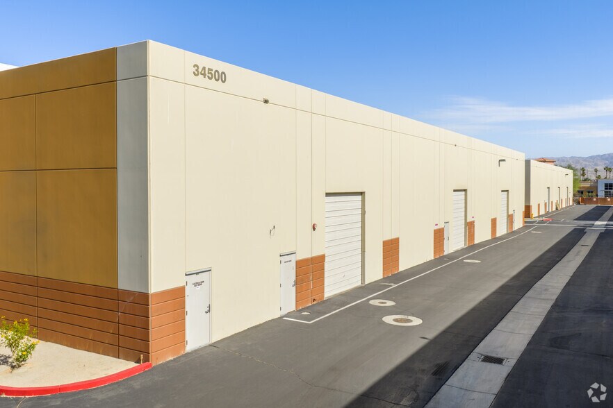More Photos Of 34500 Gateway Dr, Palm Desert Warehouse For Lease