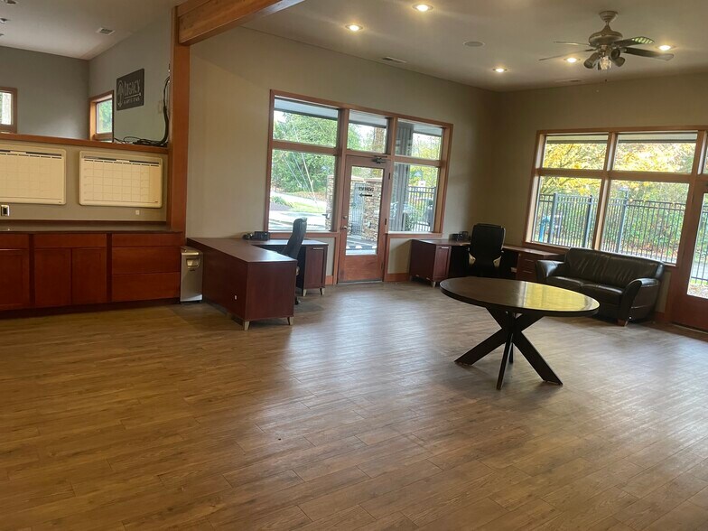 More Photos Of 1705 Newport Way NW, Issaquah Freestanding For Lease