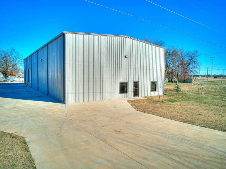 More Photos Of 11900 S Meridian, Oklahoma City Warehouse For Sale