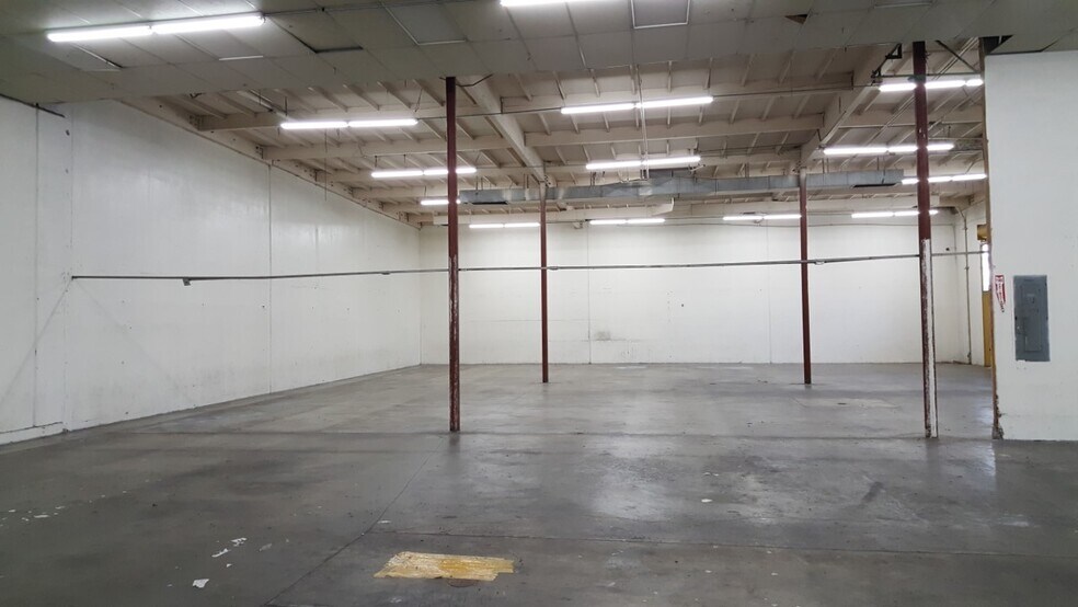 More Photos Of 516 E Jefferson Blvd, Los Angeles Warehouse For Sale