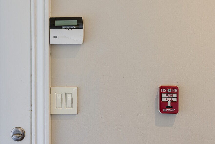 More Photos Of 220 Windsor River Rd, Windsor Apartments For Sale