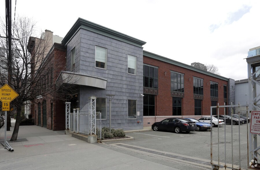 More Photos Of 206 Van Vorst St, Jersey City Loft Creative Space For Lease